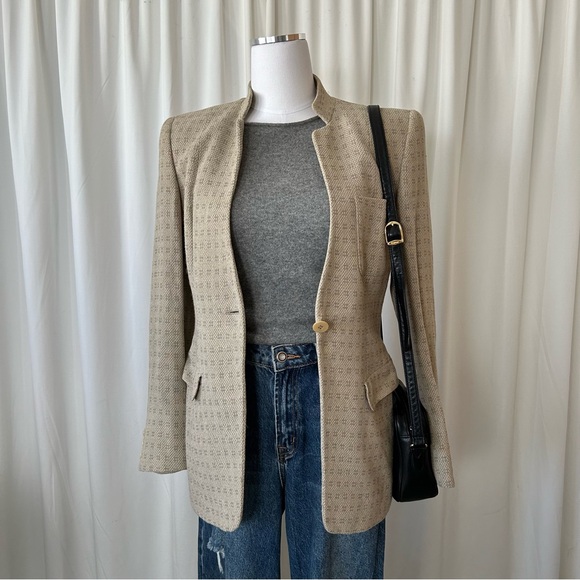 VTG 1990s Giorgio Armani Le Collezioni Collarless single-button closure Blazer. - Picture 3 of 13